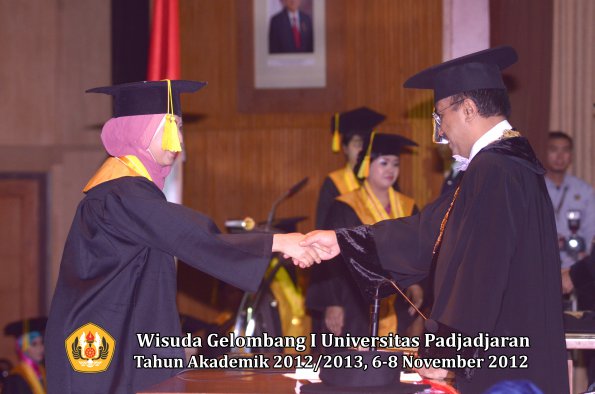 wisuda-unpad-gel-i-ta-2012_2013-fakultas-ilmu-komunikasi-oleh-rektor-087