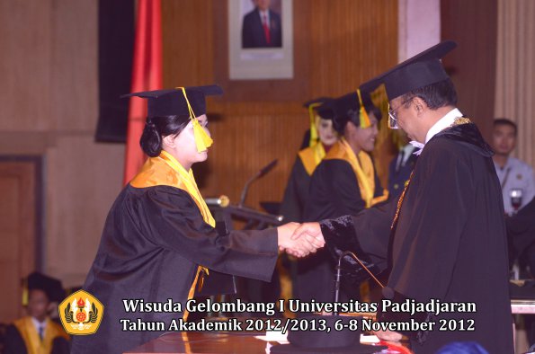 wisuda-unpad-gel-i-ta-2012_2013-fakultas-ilmu-komunikasi-oleh-rektor-088