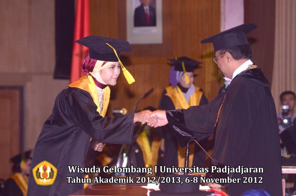 wisuda-unpad-gel-i-ta-2012_2013-fakultas-ilmu-komunikasi-oleh-rektor-097