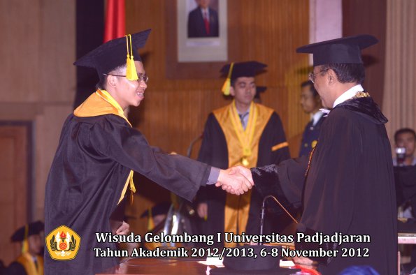 wisuda-unpad-gel-i-ta-2012_2013-fakultas-ilmu-komunikasi-oleh-rektor-101