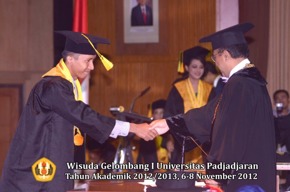 wisuda-unpad-gel-i-ta-2012_2013-fakultas-ilmu-komunikasi-oleh-rektor-103