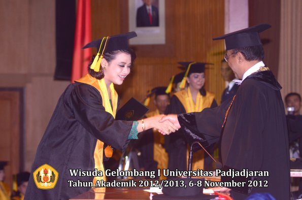 wisuda-unpad-gel-i-ta-2012_2013-fakultas-ilmu-komunikasi-oleh-rektor-104