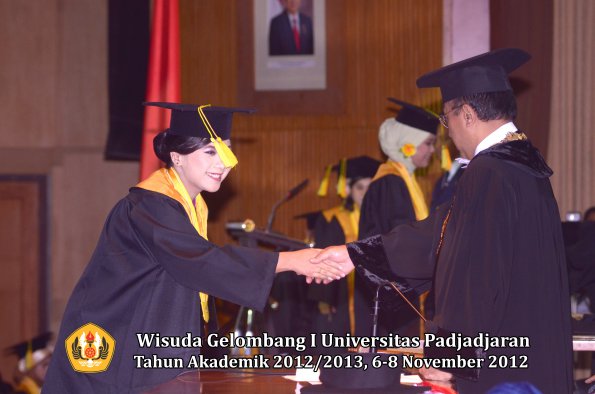 wisuda-unpad-gel-i-ta-2012_2013-fakultas-ilmu-komunikasi-oleh-rektor-109