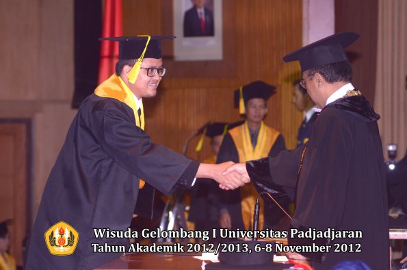 wisuda-unpad-gel-i-ta-2012_2013-fakultas-ilmu-komunikasi-oleh-rektor-114