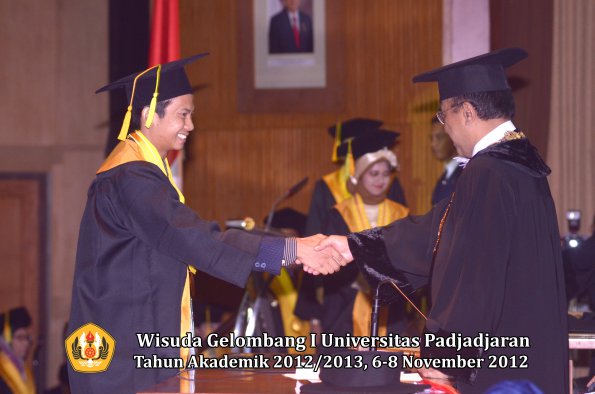 wisuda-unpad-gel-i-ta-2012_2013-fakultas-ilmu-komunikasi-oleh-rektor-115