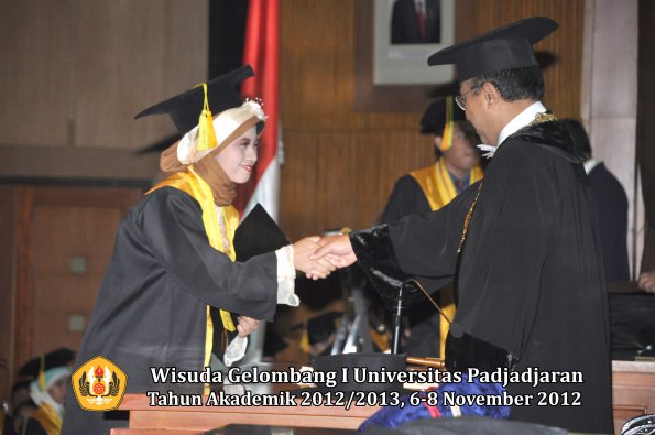 wisuda-unpad-gel-i-ta-2012_2013-fakultas-ilmu-komunikasi-oleh-rektor-116