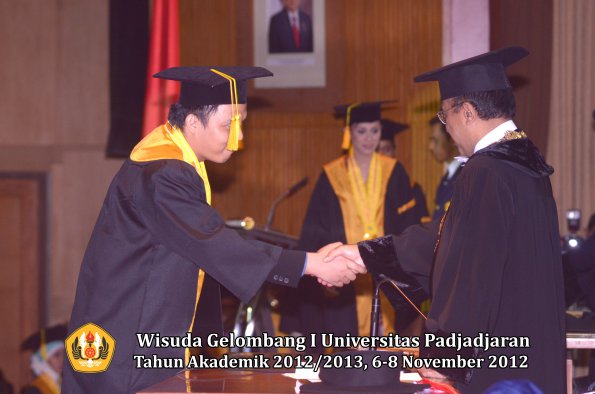 wisuda-unpad-gel-i-ta-2012_2013-fakultas-ilmu-komunikasi-oleh-rektor-117