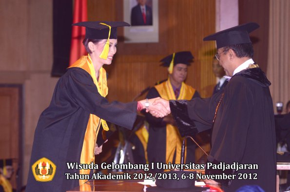 wisuda-unpad-gel-i-ta-2012_2013-fakultas-ilmu-komunikasi-oleh-rektor-118