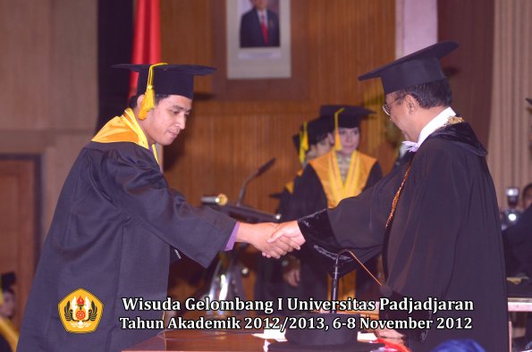 wisuda-unpad-gel-i-ta-2012_2013-fakultas-ilmu-komunikasi-oleh-rektor-119