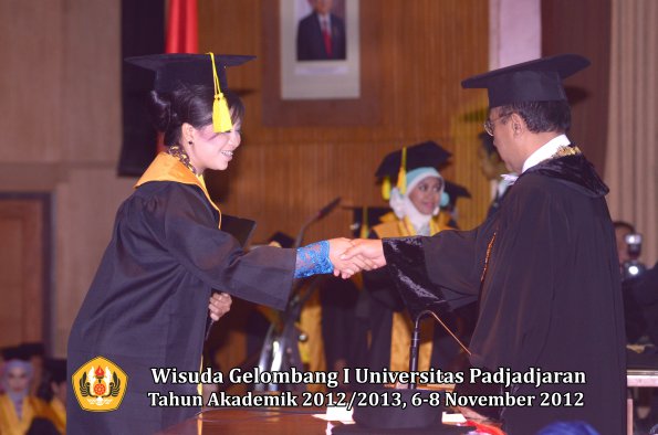 wisuda-unpad-gel-i-ta-2012_2013-fakultas-ilmu-komunikasi-oleh-rektor-123