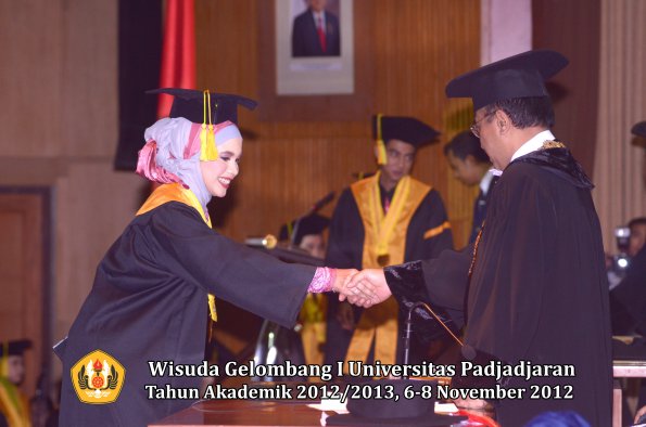 wisuda-unpad-gel-i-ta-2012_2013-fakultas-ilmu-komunikasi-oleh-rektor-131