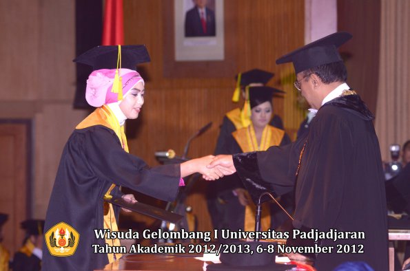 wisuda-unpad-gel-i-ta-2012_2013-fakultas-ilmu-komunikasi-oleh-rektor-133