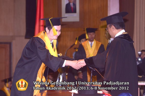 wisuda-unpad-gel-i-ta-2012_2013-fakultas-ilmu-komunikasi-oleh-rektor-135