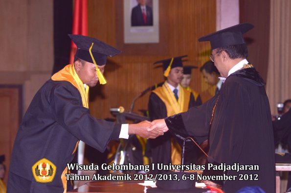 wisuda-unpad-gel-i-ta-2012_2013-fakultas-ilmu-komunikasi-oleh-rektor-136