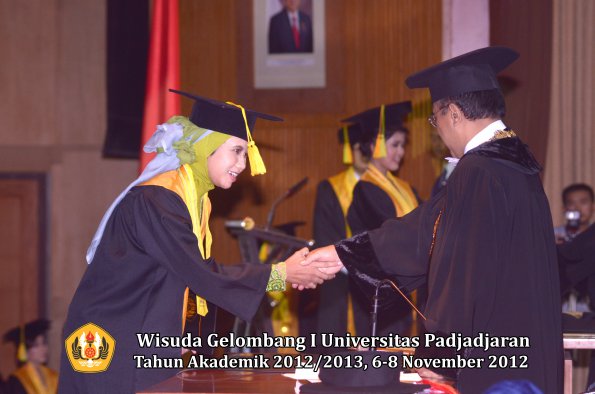 wisuda-unpad-gel-i-ta-2012_2013-fakultas-ilmu-komunikasi-oleh-rektor-138