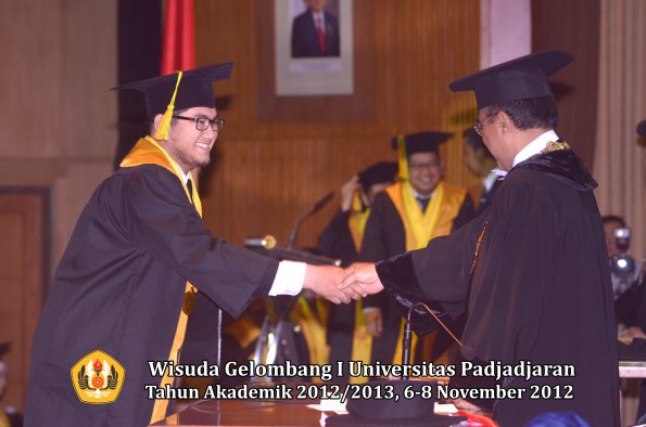 wisuda-unpad-gel-i-ta-2012_2013-fakultas-ilmu-komunikasi-oleh-rektor-140