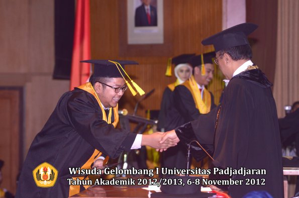 wisuda-unpad-gel-i-ta-2012_2013-fakultas-ilmu-komunikasi-oleh-rektor-141