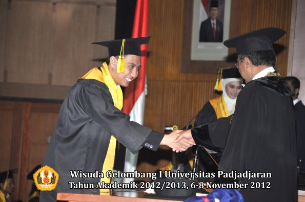 wisuda-unpad-gel-i-ta-2012_2013-fakultas-ilmu-komunikasi-oleh-rektor-142