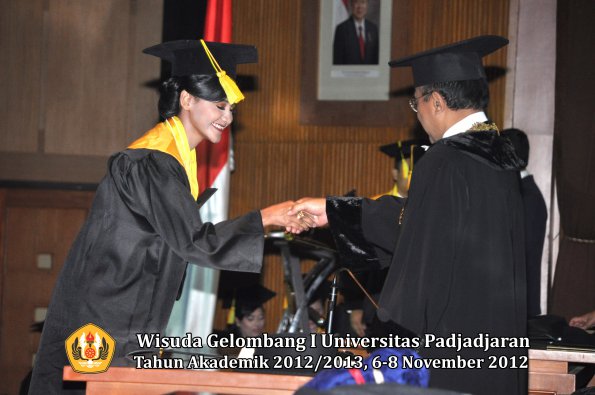 wisuda-unpad-gel-i-ta-2012_2013-fakultas-ilmu-komunikasi-oleh-rektor-145