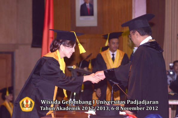 wisuda-unpad-gel-i-ta-2012_2013-fakultas-ilmu-komunikasi-oleh-rektor-146