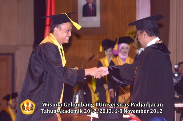 wisuda-unpad-gel-i-ta-2012_2013-fakultas-ilmu-komunikasi-oleh-rektor-147