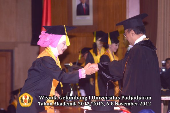 wisuda-unpad-gel-i-ta-2012_2013-fakultas-ilmu-komunikasi-oleh-rektor-148