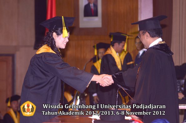 wisuda-unpad-gel-i-ta-2012_2013-fakultas-ilmu-komunikasi-oleh-rektor-150