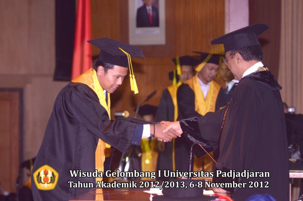 wisuda-unpad-gel-i-ta-2012_2013-fakultas-ilmu-komunikasi-oleh-rektor-151