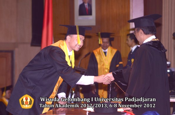 wisuda-unpad-gel-i-ta-2012_2013-fakultas-ilmu-komunikasi-oleh-rektor-152