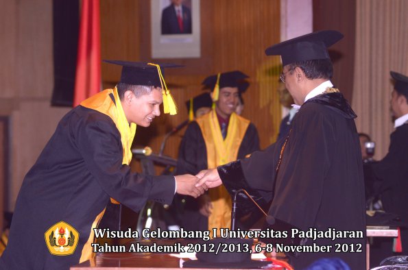 wisuda-unpad-gel-i-ta-2012_2013-fakultas-ilmu-komunikasi-oleh-rektor-155