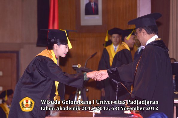 wisuda-unpad-gel-i-ta-2012_2013-fakultas-ilmu-komunikasi-oleh-rektor-157