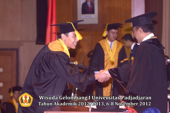 wisuda-unpad-gel-i-ta-2012_2013-fakultas-ilmu-komunikasi-oleh-rektor-158