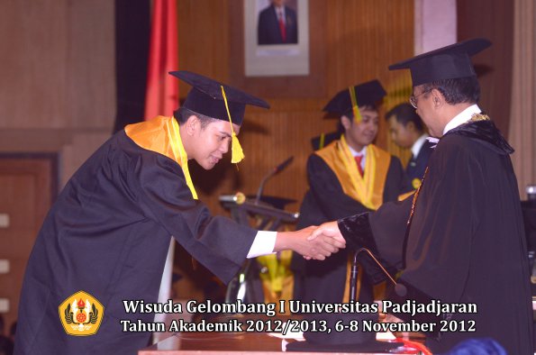 wisuda-unpad-gel-i-ta-2012_2013-fakultas-ilmu-komunikasi-oleh-rektor-159