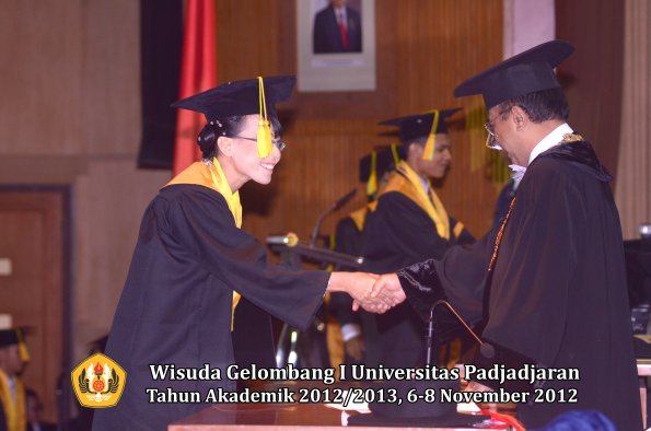 wisuda-unpad-gel-i-ta-2012_2013-fakultas-ilmu-komunikasi-oleh-rektor-161