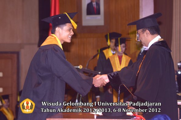 wisuda-unpad-gel-i-ta-2012_2013-fakultas-ilmu-komunikasi-oleh-rektor-162