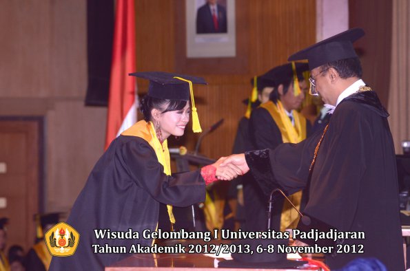 wisuda-unpad-gel-i-ta-2012_2013-fakultas-ilmu-komunikasi-oleh-rektor-163