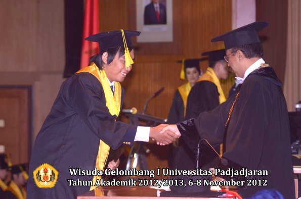 wisuda-unpad-gel-i-ta-2012_2013-fakultas-ilmu-komunikasi-oleh-rektor-164