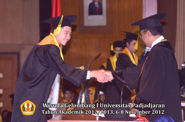 wisuda-unpad-gel-i-ta-2012_2013-fakultas-ilmu-komunikasi-oleh-rektor-165