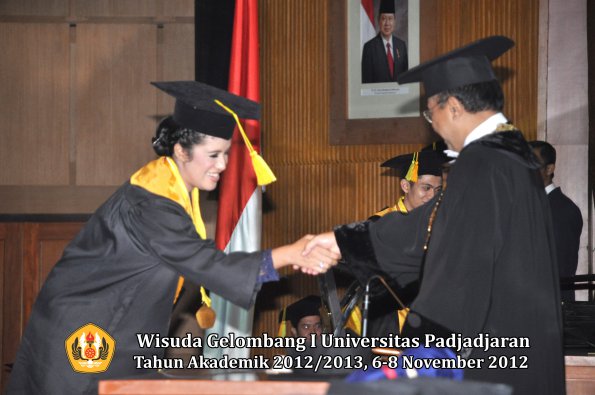 wisuda-unpad-gel-i-ta-2012_2013-fakultas-ilmu-komunikasi-oleh-rektor-166