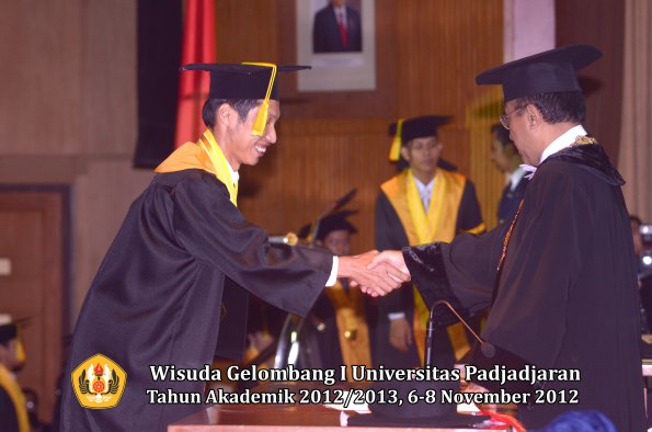 wisuda-unpad-gel-i-ta-2012_2013-fakultas-ilmu-komunikasi-oleh-rektor-168