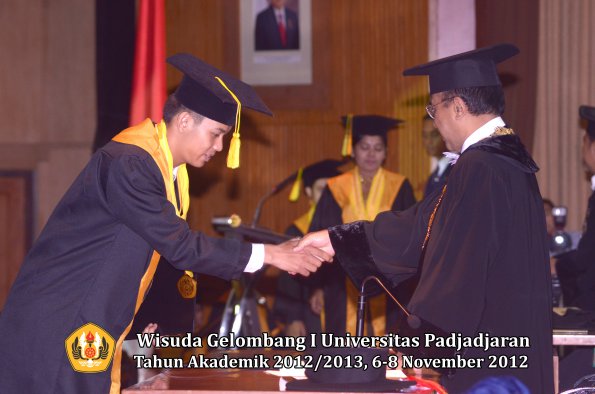 wisuda-unpad-gel-i-ta-2012_2013-fakultas-ilmu-komunikasi-oleh-rektor-169