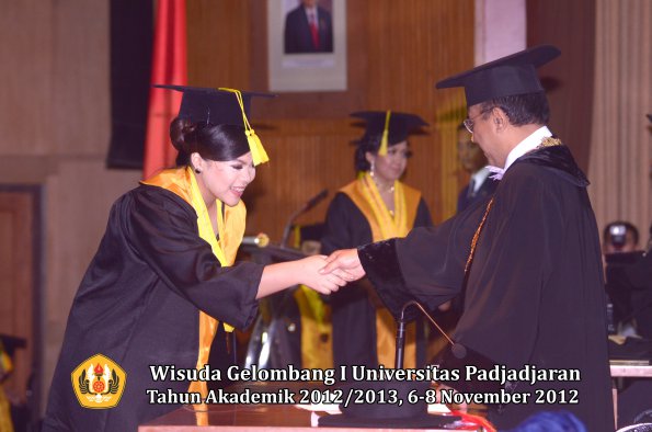 wisuda-unpad-gel-i-ta-2012_2013-fakultas-ilmu-komunikasi-oleh-rektor-172