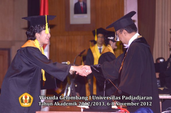 wisuda-unpad-gel-i-ta-2012_2013-fakultas-ilmu-komunikasi-oleh-rektor-173