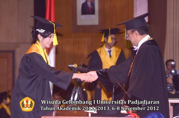 wisuda-unpad-gel-i-ta-2012_2013-fakultas-ilmu-komunikasi-oleh-rektor-174