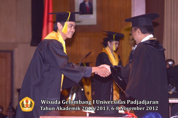 wisuda-unpad-gel-i-ta-2012_2013-fakultas-ilmu-komunikasi-oleh-rektor-176