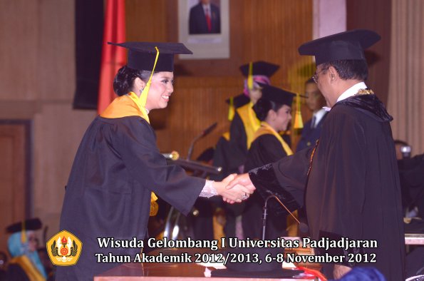 wisuda-unpad-gel-i-ta-2012_2013-fakultas-ilmu-komunikasi-oleh-rektor-177