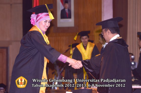 wisuda-unpad-gel-i-ta-2012_2013-fakultas-ilmu-komunikasi-oleh-rektor-179