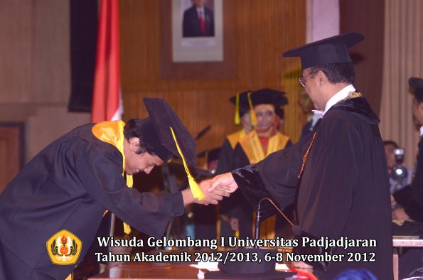 wisuda-unpad-gel-i-ta-2012_2013-fakultas-ilmu-komunikasi-oleh-rektor-180