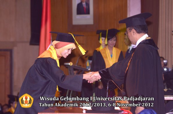 wisuda-unpad-gel-i-ta-2012_2013-fakultas-ilmu-komunikasi-oleh-rektor-181