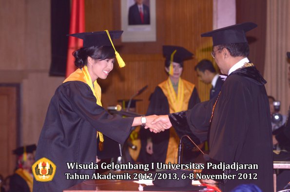 wisuda-unpad-gel-i-ta-2012_2013-fakultas-ilmu-komunikasi-oleh-rektor-182